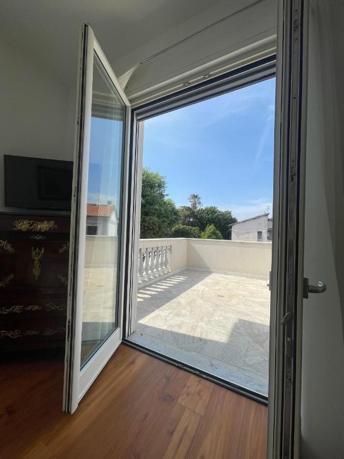 Villa Bianca A Few Steps By The Sea With Exclusive Garden & Jacuzzi Livorno Exterior foto