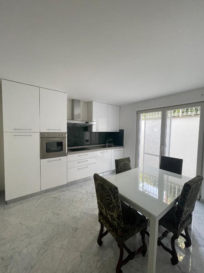 Villa Bianca A Few Steps By The Sea With Exclusive Garden & Jacuzzi Livorno Exterior foto