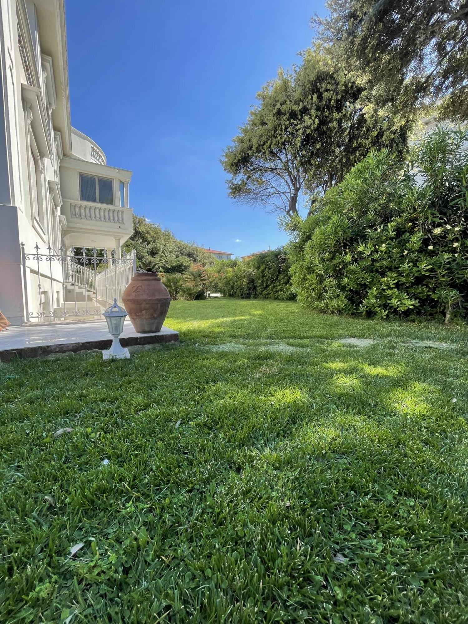 Villa Bianca A Few Steps By The Sea With Exclusive Garden & Jacuzzi Livorno Exterior foto